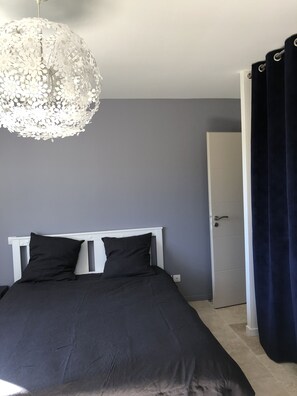 5 bedrooms, iron/ironing board, travel crib, WiFi