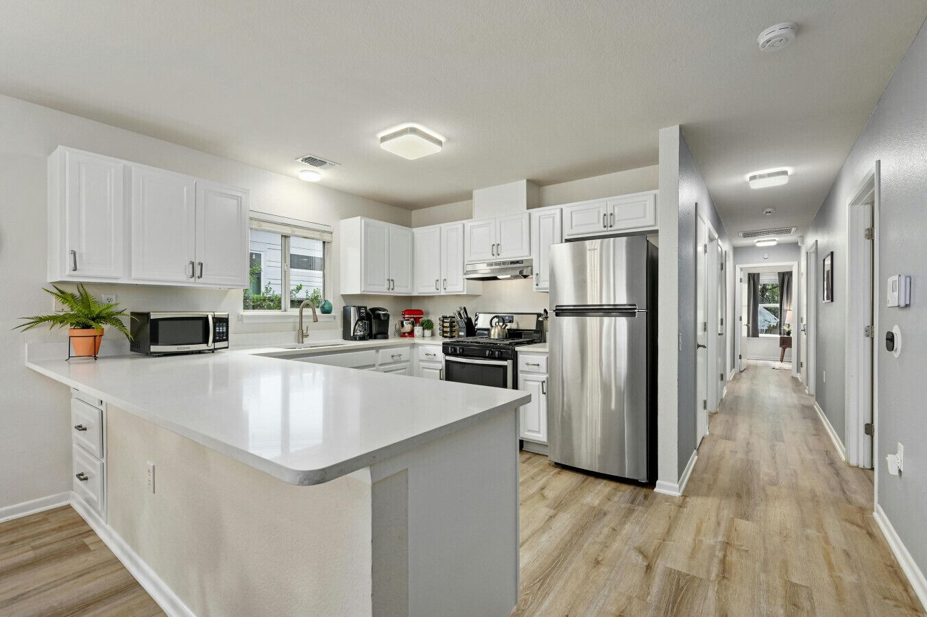 冰箱、微波炉、烤箱、炉灶