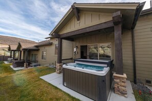 Terrace/patio - Stunning Views, Gourmet Kitchen, Hot Tub, Close to Historic Park City Main Street! (Kamas)