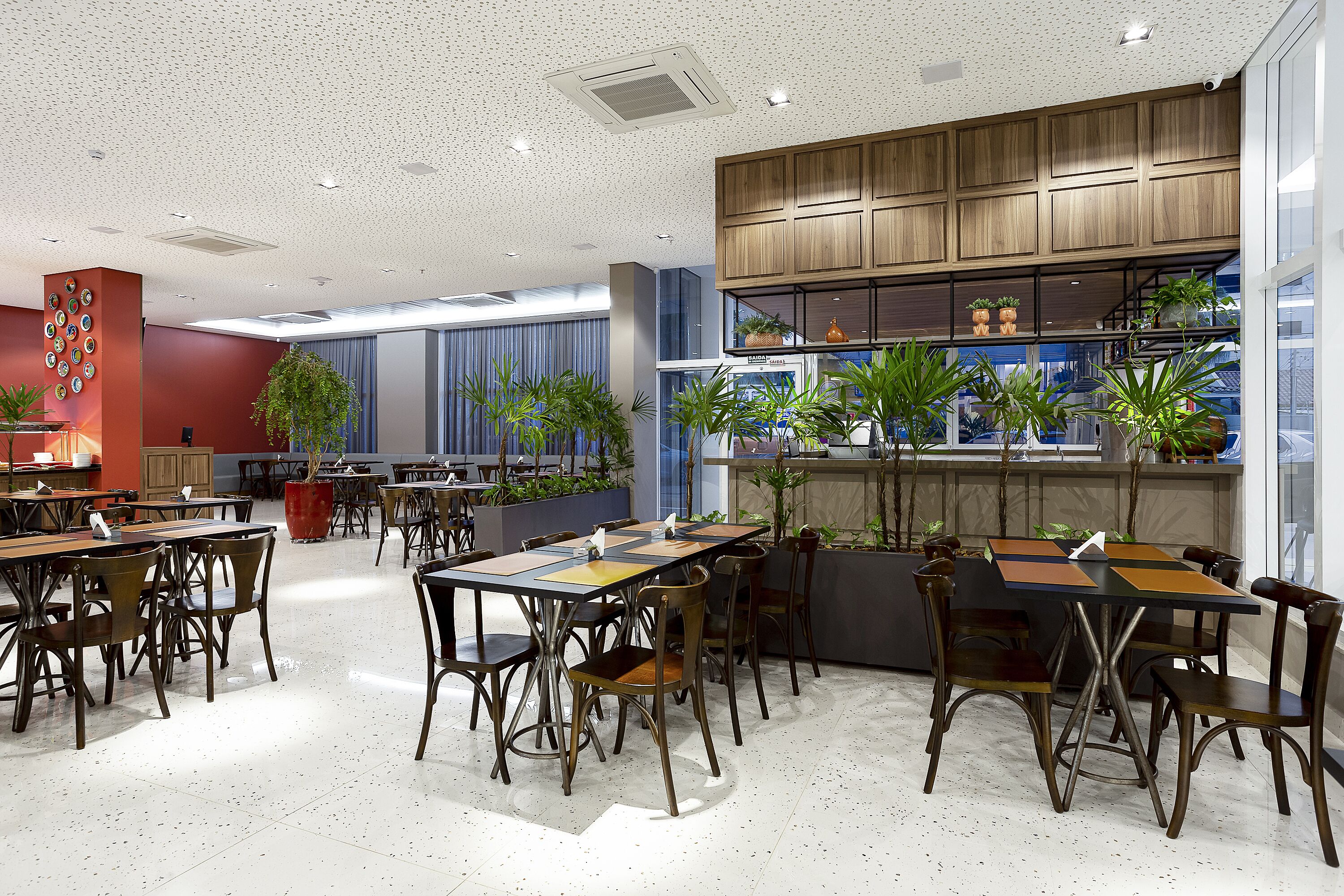 breakfast, lunch, dinner served; barbecue