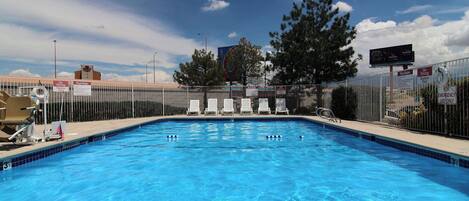 Piscina externa sazonal