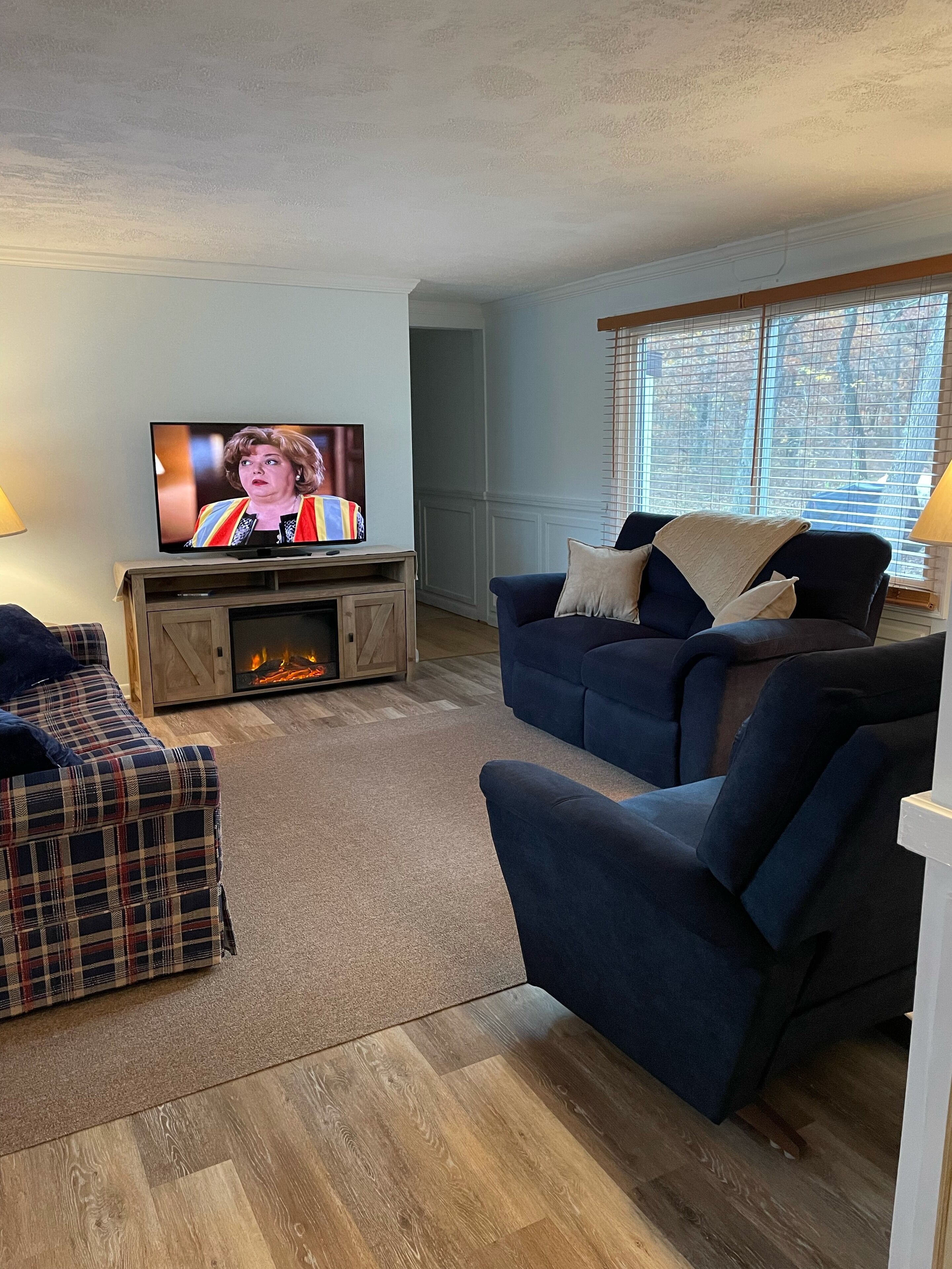 Smart TV, fireplace, DVD player