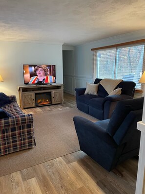 Smart TV, fireplace, DVD player