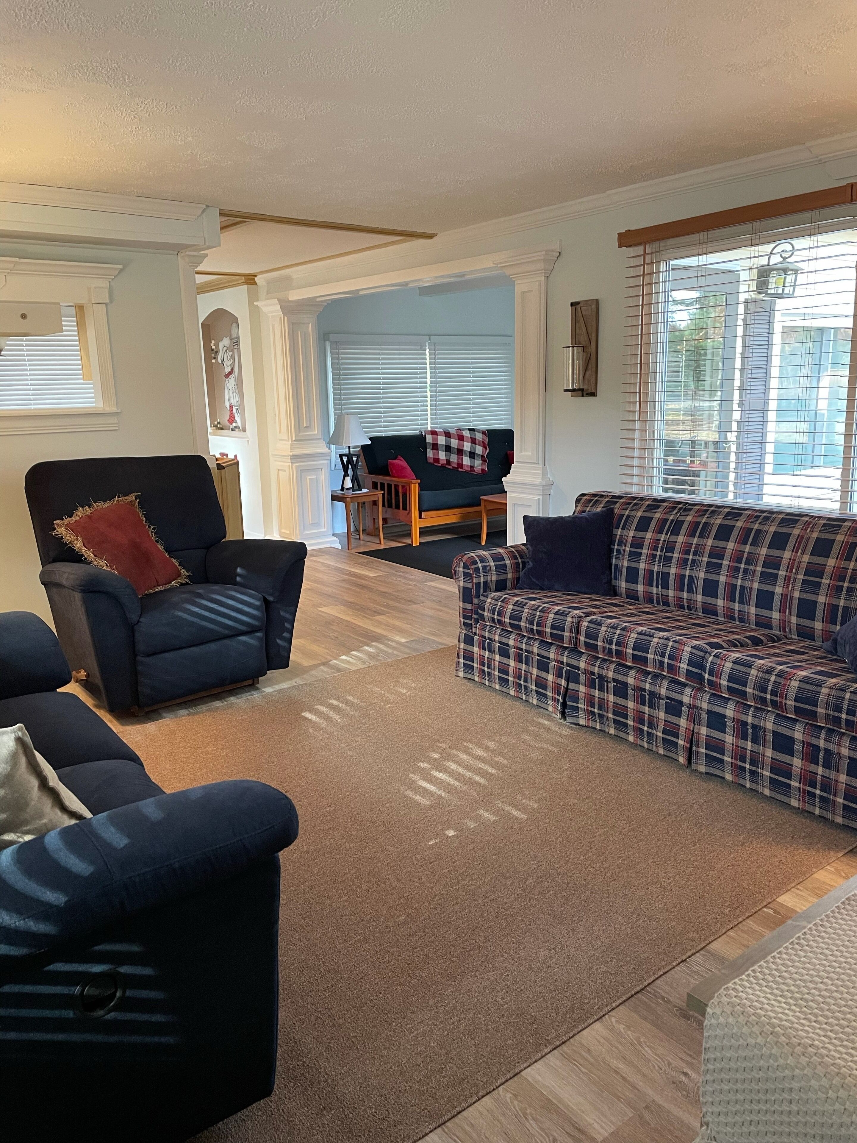 Smart TV, fireplace, DVD player