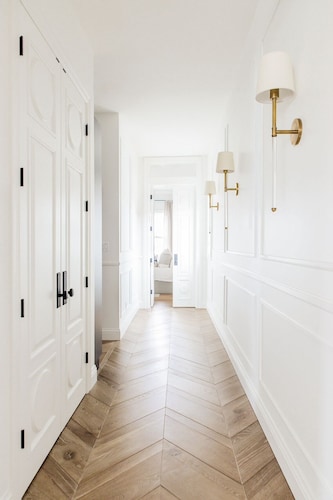 A Downtown Newly Renovated Historic Loft! Full Kitchen & Living! 