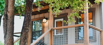 Wow! Brand new Creekfront Cabin! Hot tub, hiking, kayaking & more! - SG16