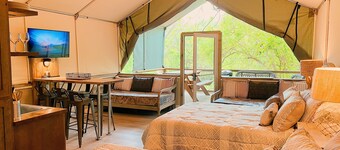 Wow! Brand new Creekfront Cabin! Hot tub, hiking, kayaking & more! - SG16
