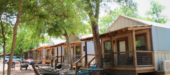 Brand new waterfront Cabin with many amenities: Pool, hot tub & kayaking. - SG5