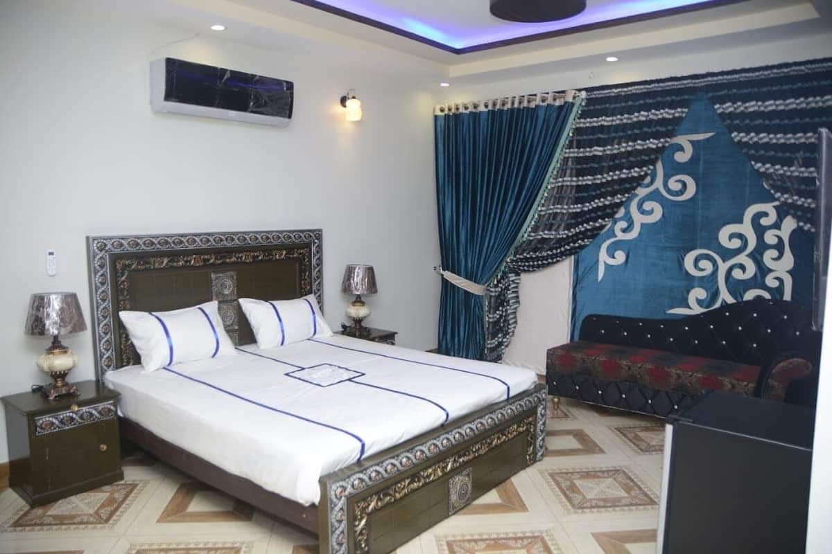 Chambre Deluxe Double ou avec lits jumeaux | Fer et planche Ă repasser, Wi-Fi gratuit, draps fournis