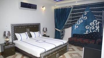 Deluxe Double or Twin Room | Iron/ironing board, free WiFi, bed sheets