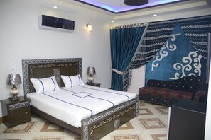 华丽双人房或双床房 | 熨斗/熨板、免费 WiFi、床单