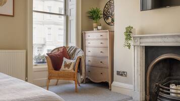 3 bedrooms, iron/ironing board, travel crib, free WiFi