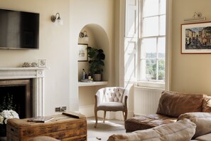 Smart TV, fireplace - Luxury Georgian Duplex in Central Bath (Bath)