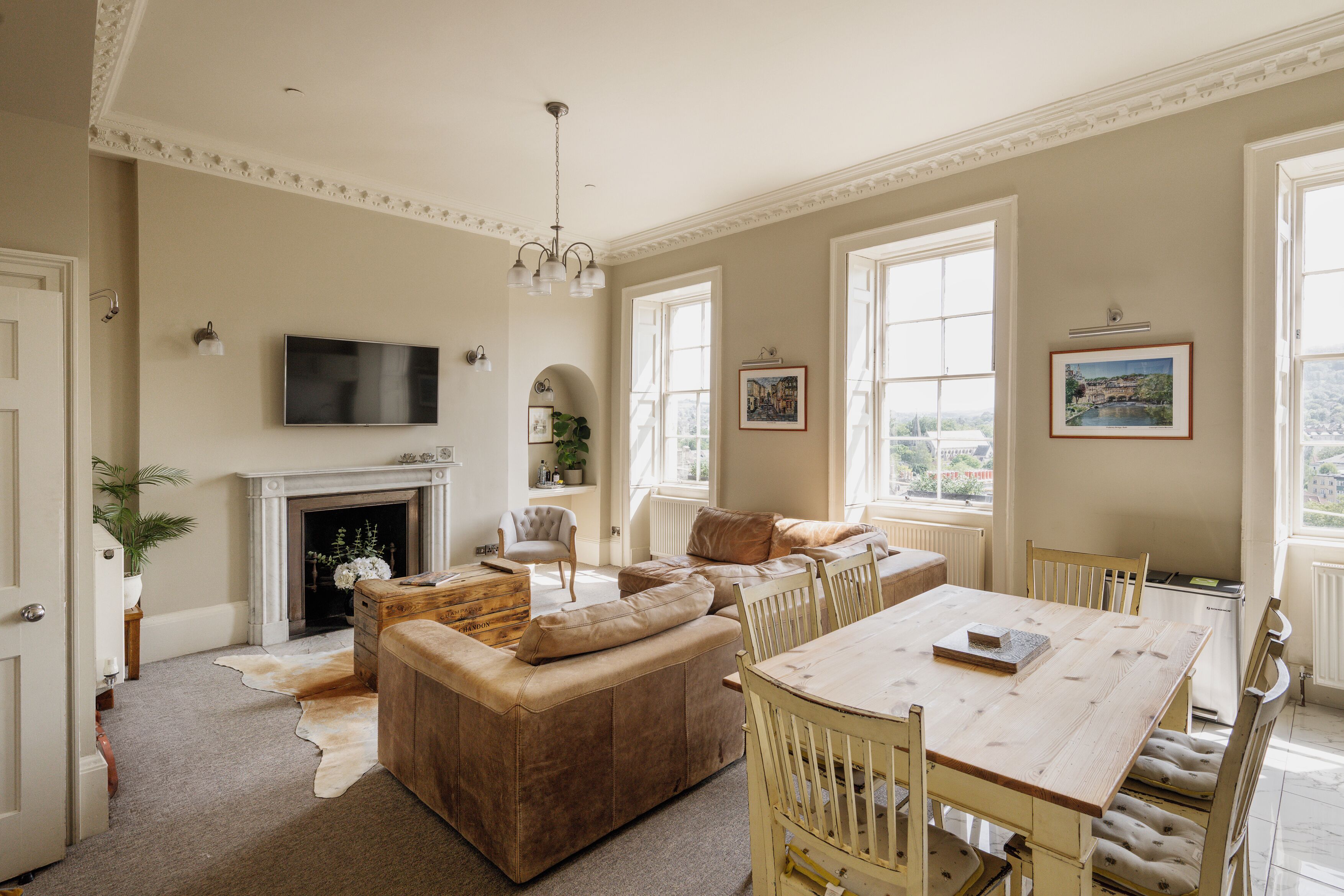 Una Smart TV, una chimenea