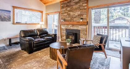 New Listing Updated 1 Bed and Loft 2 Full Bath La Residence IV N7 Sleeps 4 and Steps to Free Shuttle