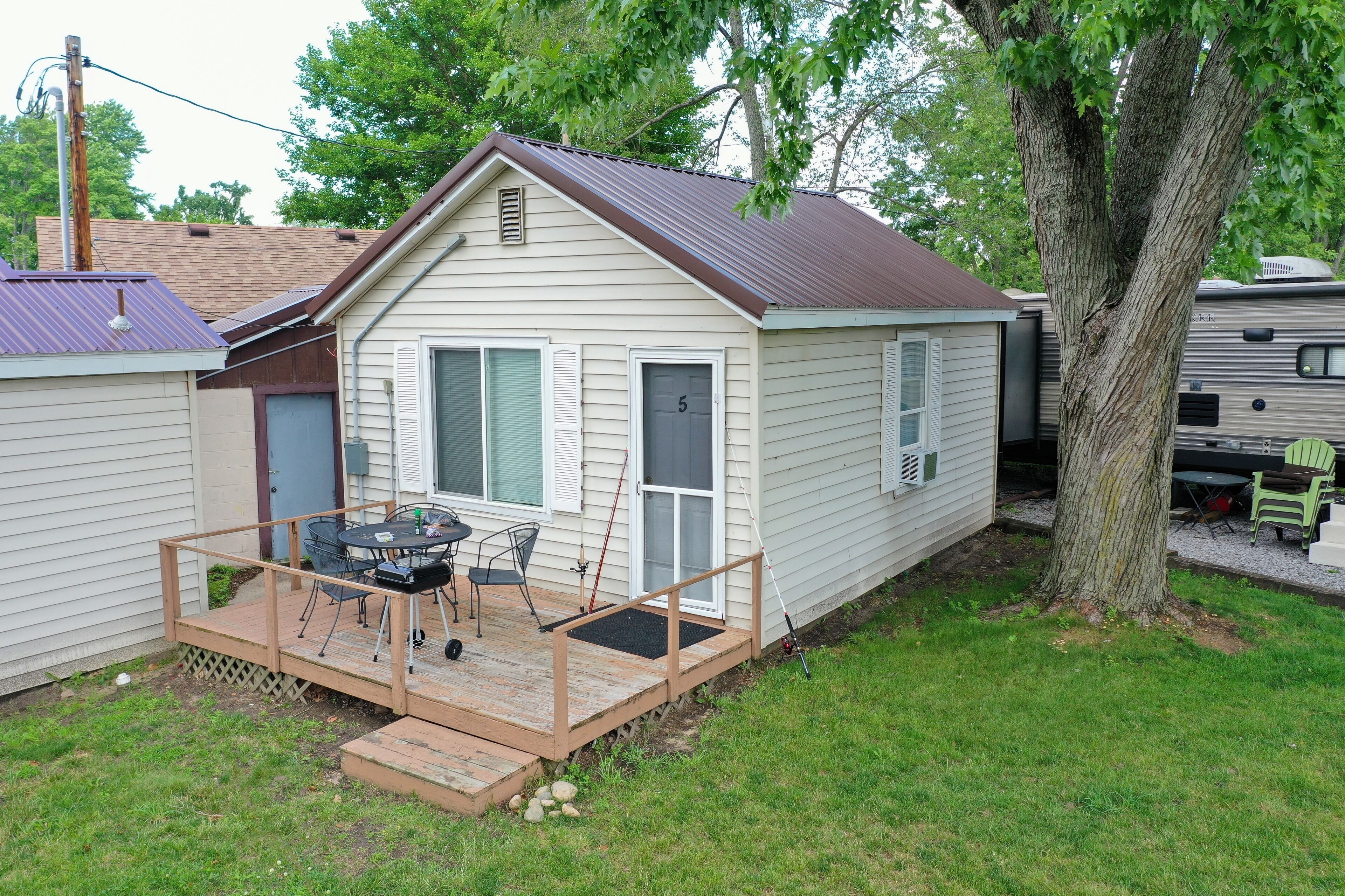 Paradise Cove Lake front Cottage 5 with Boat Docks