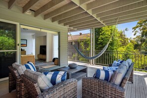 Terrace/patio - "Sea La Vie" - Perfect Holiday Getaway (Copacabana)