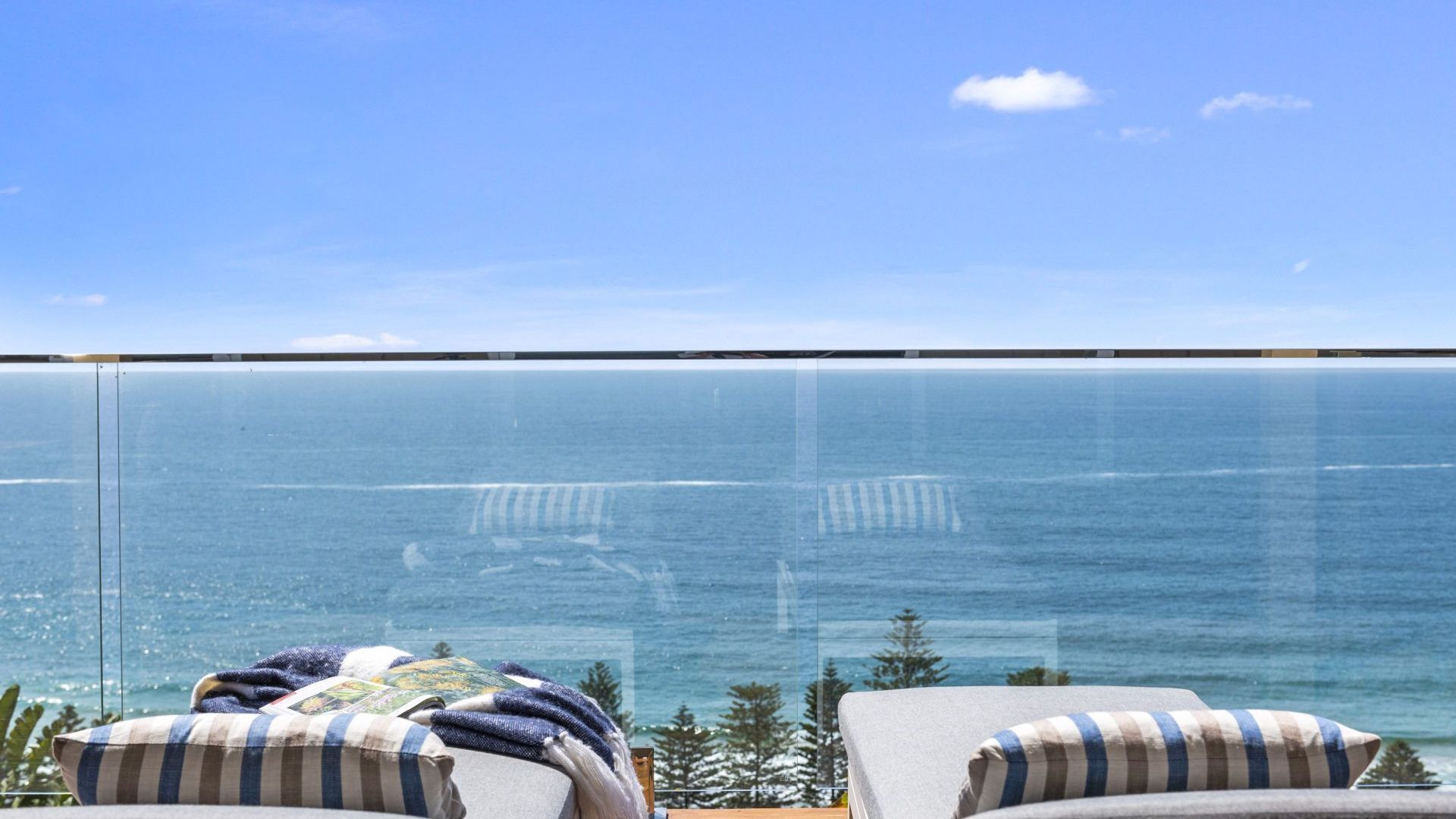 FEATHER TOP by Palm Beach Holiday Rentals — image 2