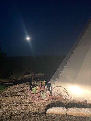 Property grounds - Serenity Stays Mesa Verde Tipi (Dolores)