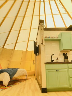 シャワー、ヘアドライヤー、タオル、石鹸