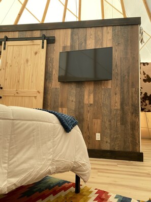 1 bedroom, iron/ironing board, free WiFi, bed sheets - Serenity Stays Mesa Verde Tipi (Dolores)