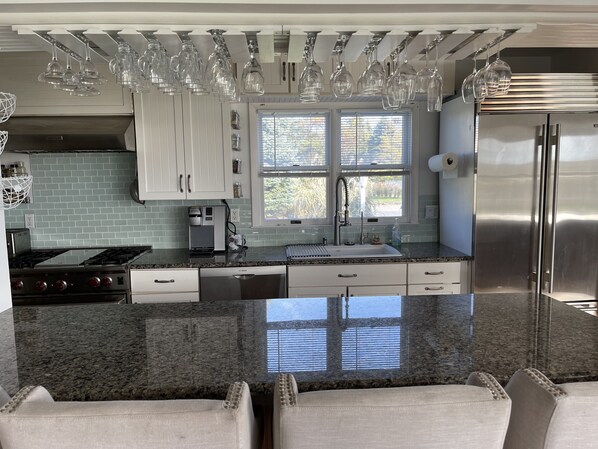 Private kitchen - Walk to Music Festival at the Indian Reservation & Shinnecock Golf Course (Southampton)