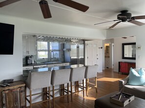 Living area - Walk to Music Festival at the Indian Reservation & Shinnecock Golf Course (Southampton)