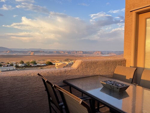 Lake Powell View home, Two King Master Stes., Close to Marinas,  RV/Boat parking