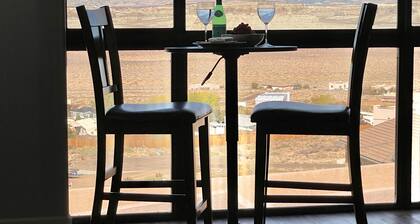 Lake Powell View home, Two King Master Stes., Close to Marinas, RV/Boat parking