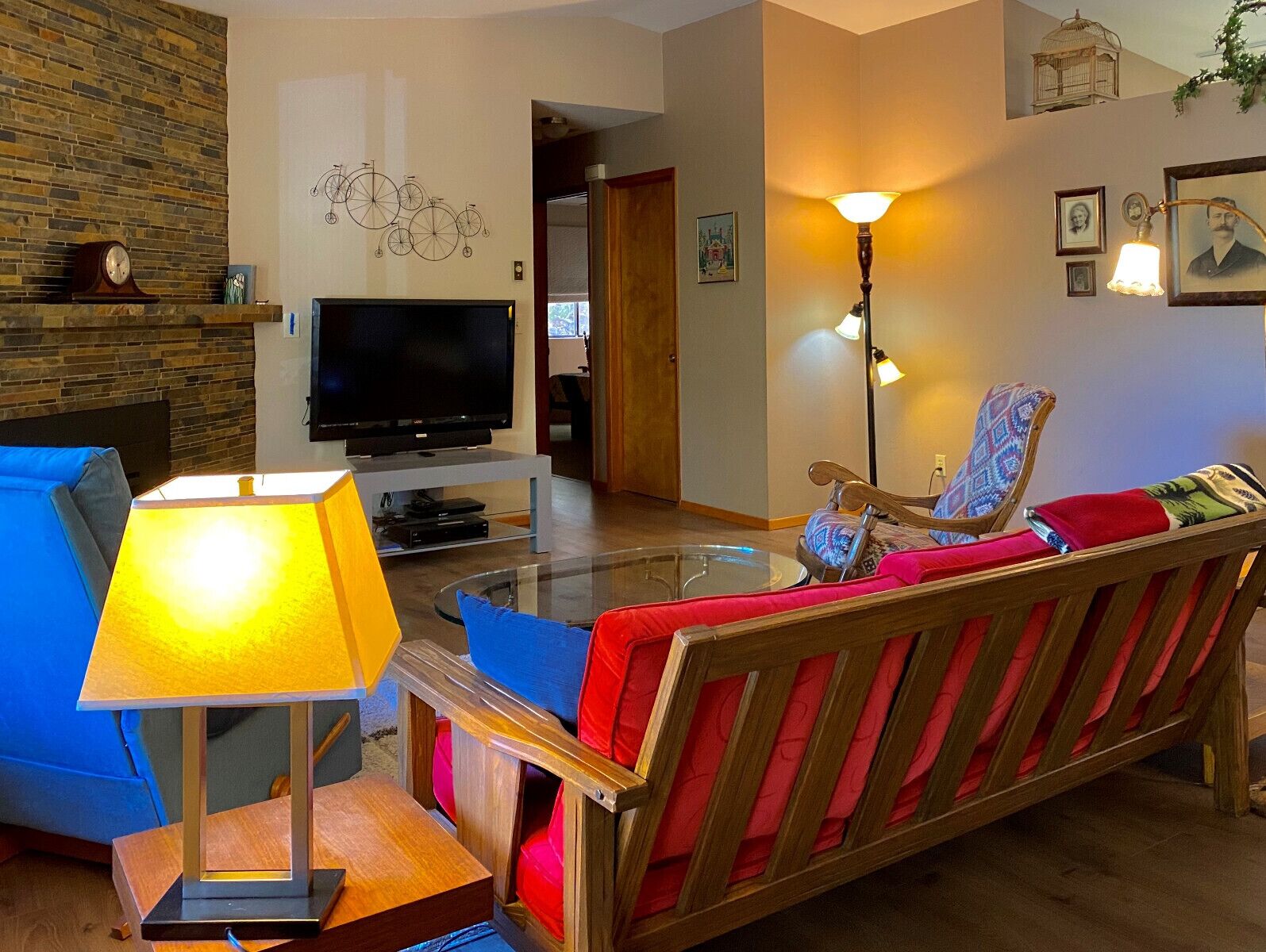 Télévision, cheminée