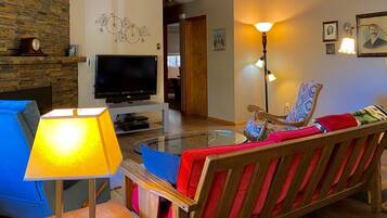 Télévision, cheminée