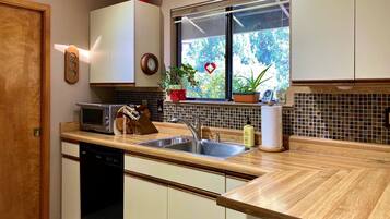 Réfrigérateur, micro-ondes, four, lave-vaisselle