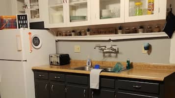 Réfrigérateur, micro-ondes, four, lave-vaisselle