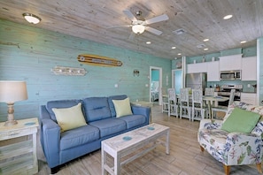 TV, offices - Blue Wave~Community Pool~Family Friendly~Sleeps 10 (Port Aransas)