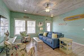 TV, offices - Blue Wave~Community Pool~Family Friendly~Sleeps 10 (Port Aransas)