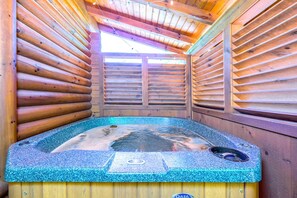 Indoor spa tub