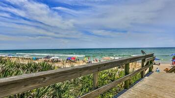 Ranta lähistöllä, rantapyyhkeitä