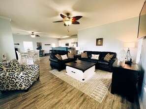 Smart TV, fireplace