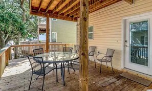 Outdoor dining - Welcome to Serinity on the Beach (Myrtle Beach)
