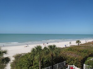 Una spiaggia nelle vicinanze, teli da spiaggia