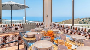 Outdoor dining - Villa Universal Beauty Resort Torrox by Ruralidays (Málaga)