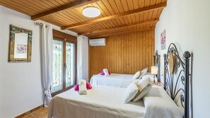 4 soverom, strykejern/-brett, reiseseng for barn og wi-fi