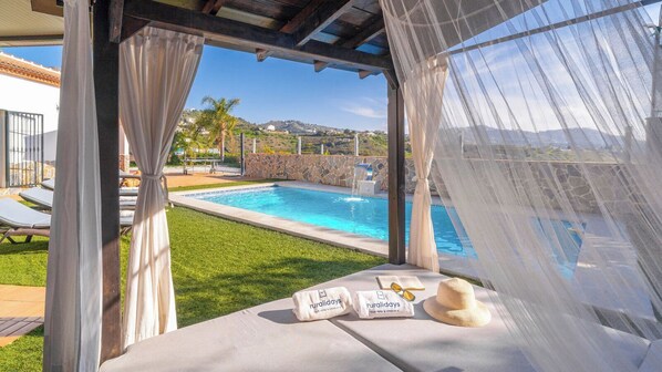 Een verwarmd zwembad