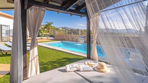 Villa Rosa de Competa Canillas de Albaida by Ruralidays