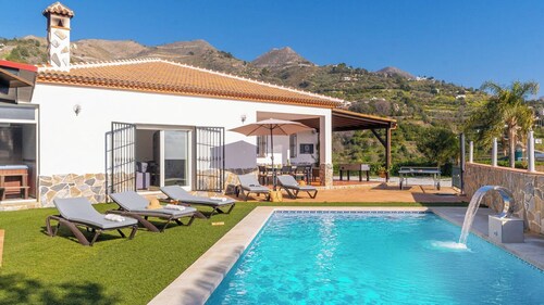 Villa Rosa de Competa Canillas de Albaida by Ruralidays