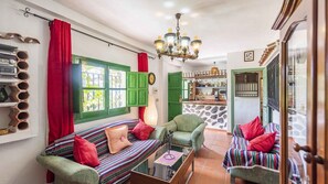 TV, fireplace - Casa Maracuyá Nerja by Ruralidays (Málaga)