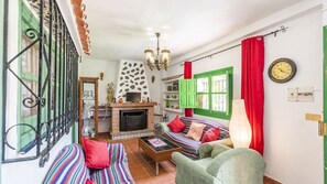 TV, fireplace - Casa Maracuyá Nerja by Ruralidays (Málaga)