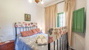 4 habitaciones, tabla de planchar con plancha y wifi 