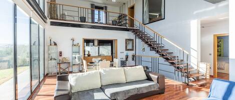 TV, fireplace, ping pong