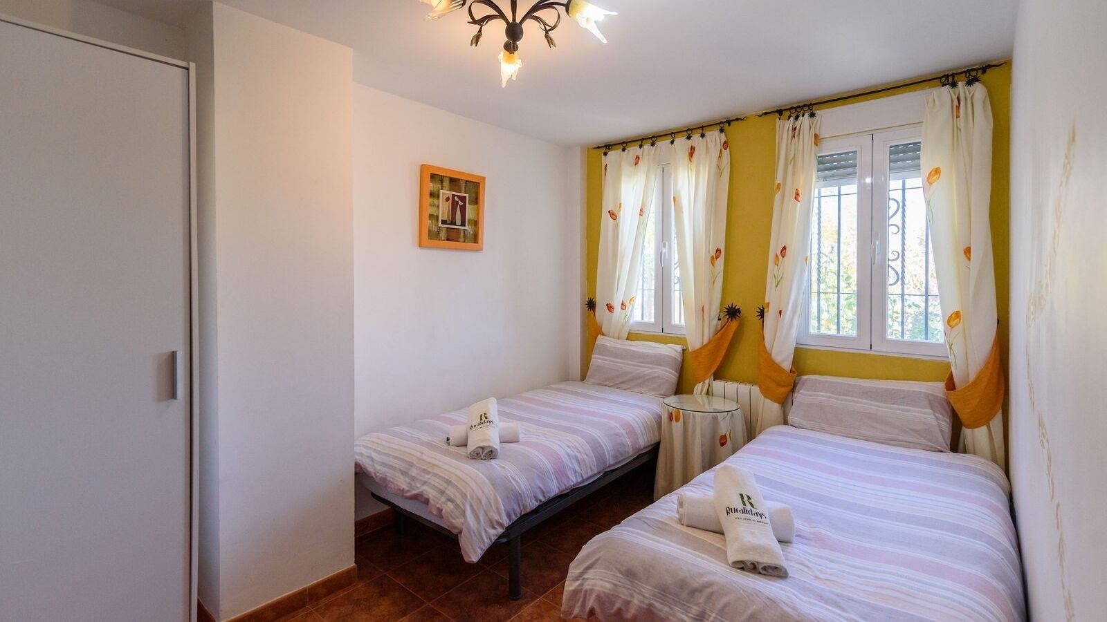 4 chambres, lit parapluie